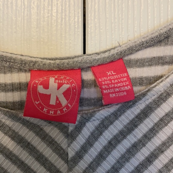 White and Gray Short Sleeve Short Dress - Picture 3 of 3